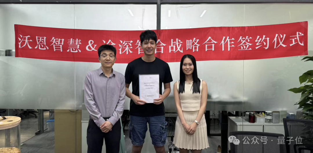 www.zeeklog.com - 专为大学生设计:全能科研大模型,一键实现论文推荐、降重、润色等功能,无需额外提示词!